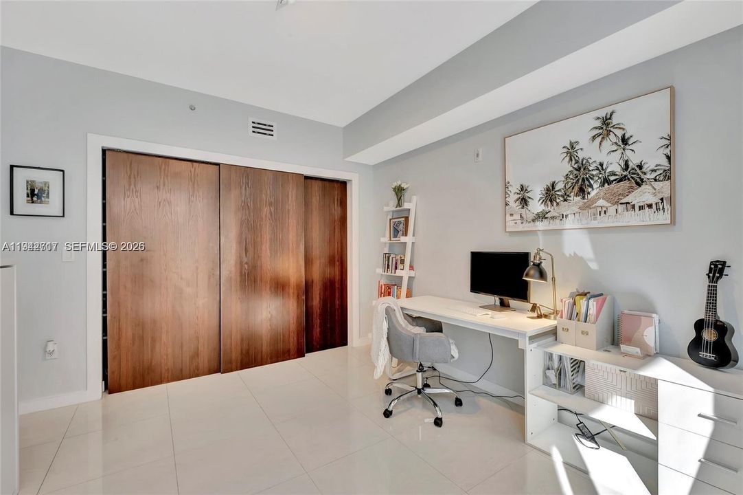 For Sale: $695,000 (2 beds, 2 baths, 973 Square Feet)