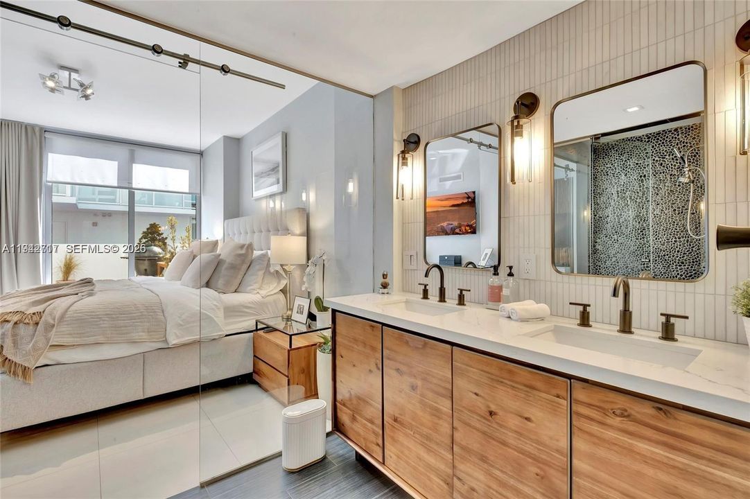 For Sale: $695,000 (2 beds, 2 baths, 973 Square Feet)