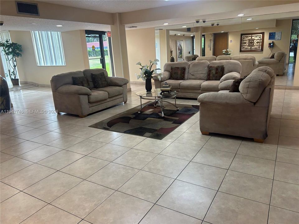 For Sale: $140,000 (1 beds, 1 baths, 800 Square Feet)