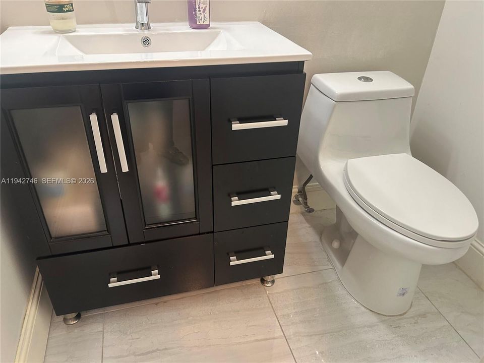 For Sale: $140,000 (1 beds, 1 baths, 800 Square Feet)