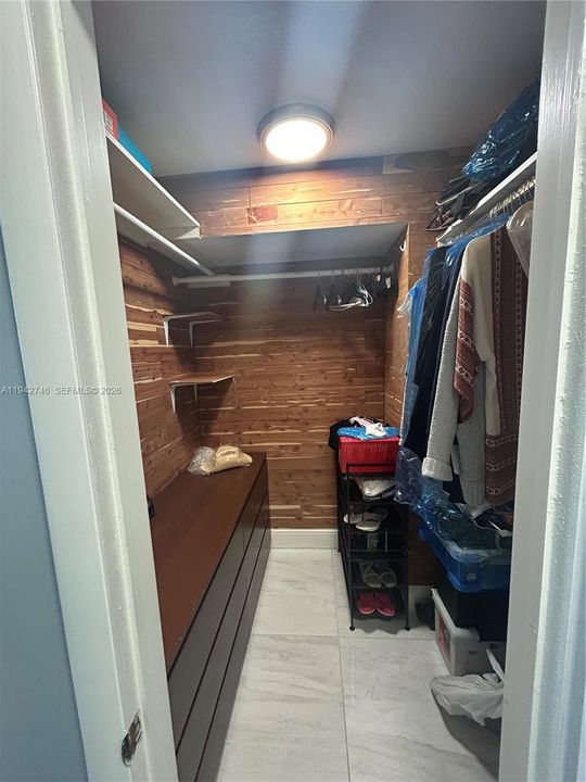 For Sale: $140,000 (1 beds, 1 baths, 800 Square Feet)