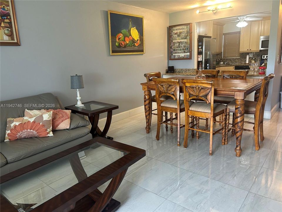 For Sale: $140,000 (1 beds, 1 baths, 800 Square Feet)