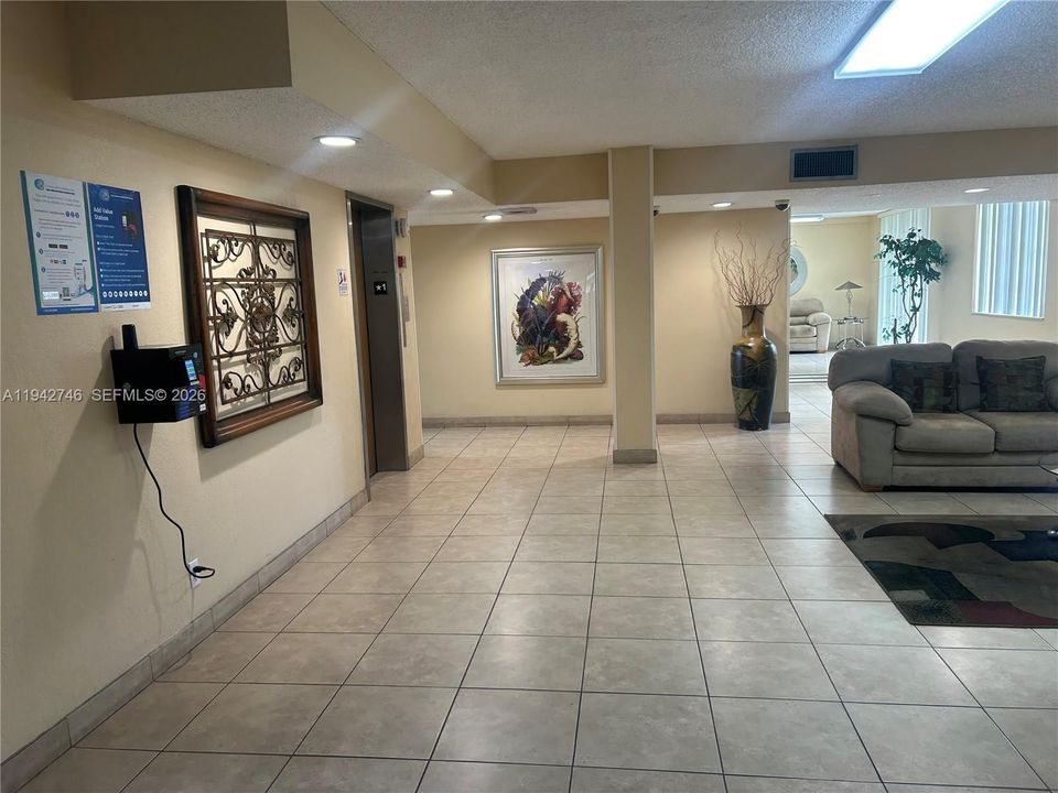 For Sale: $140,000 (1 beds, 1 baths, 800 Square Feet)