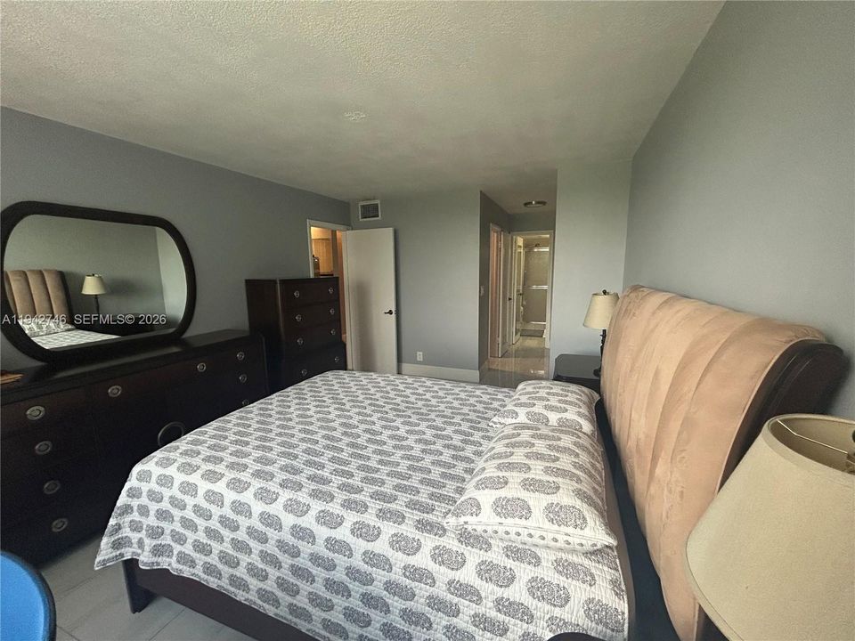 For Sale: $140,000 (1 beds, 1 baths, 800 Square Feet)
