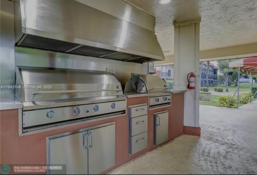 For Sale: $140,000 (1 beds, 1 baths, 800 Square Feet)