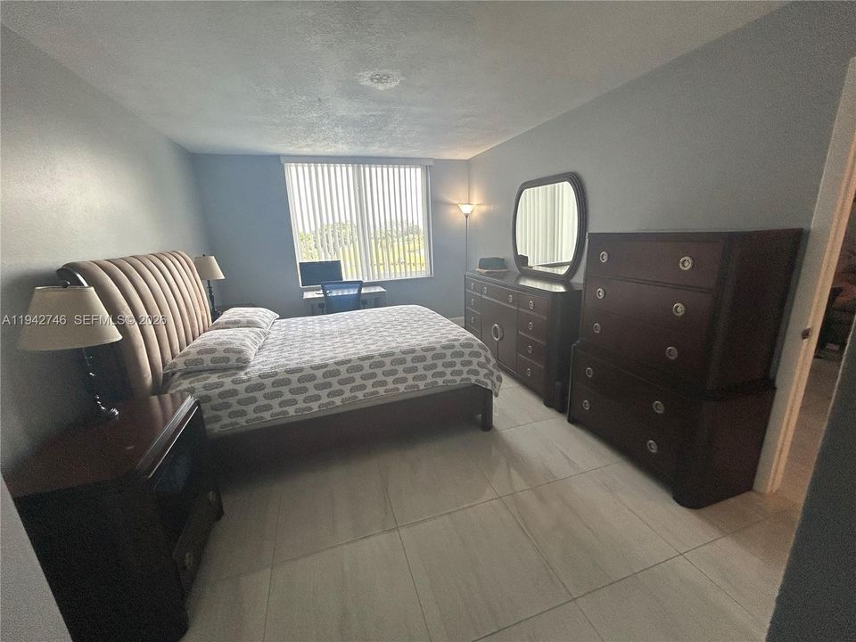 For Sale: $140,000 (1 beds, 1 baths, 800 Square Feet)
