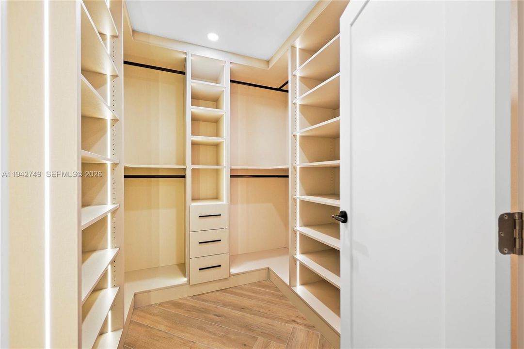 Недавно арендовано: $45,000 (7 спален, 6 ванн, 8581 Квадратных фут)