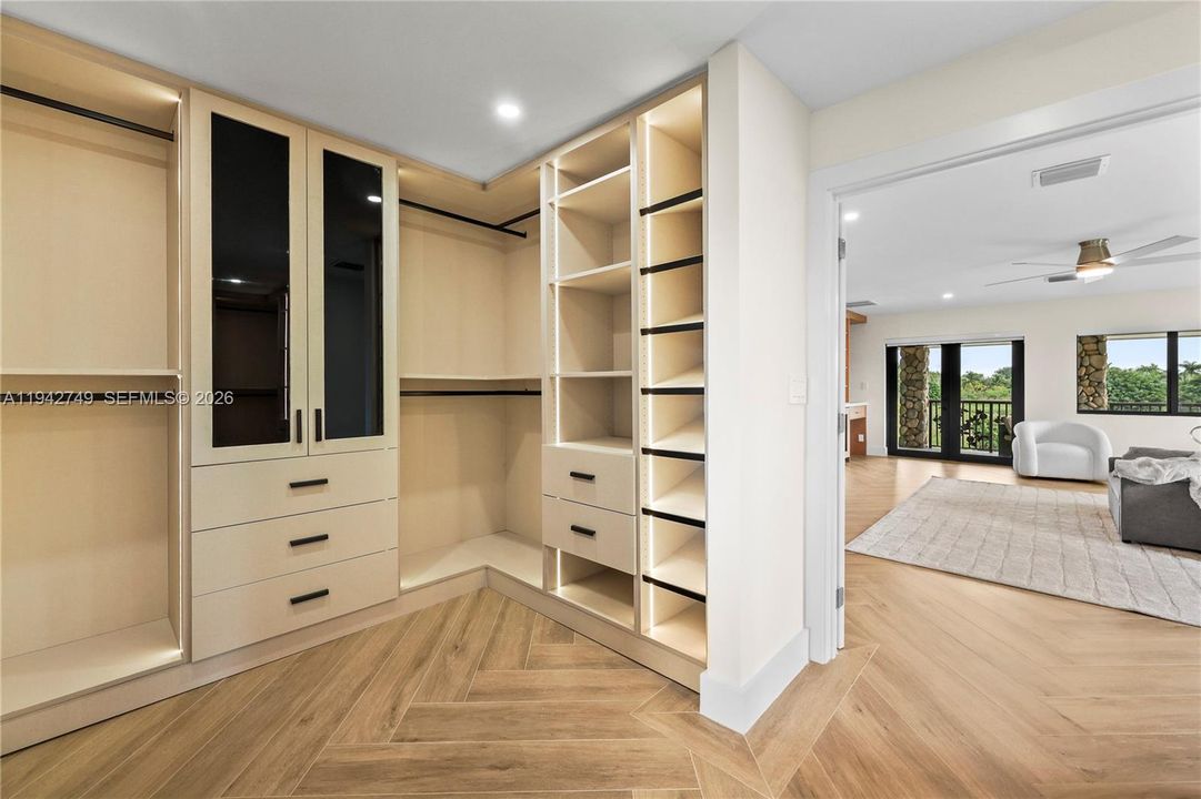 Недавно арендовано: $45,000 (7 спален, 6 ванн, 8581 Квадратных фут)