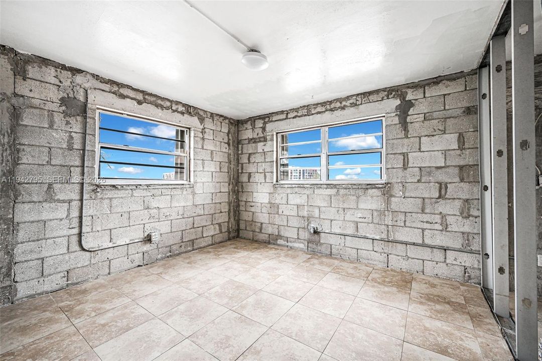 Под контрактом: $170,000 (2 спален, 1 ванн, 748 Квадратных фут)