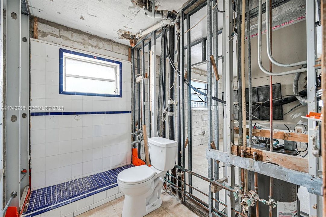 Под контрактом: $170,000 (2 спален, 1 ванн, 748 Квадратных фут)