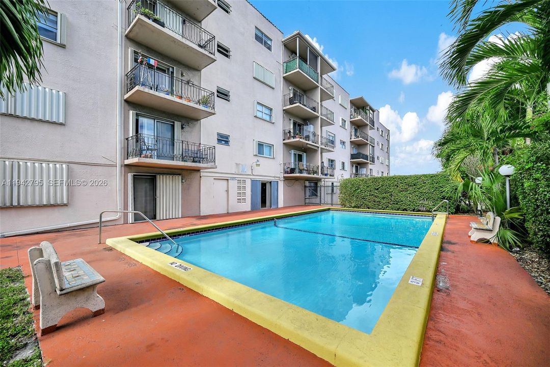 Под контрактом: $170,000 (2 спален, 1 ванн, 748 Квадратных фут)