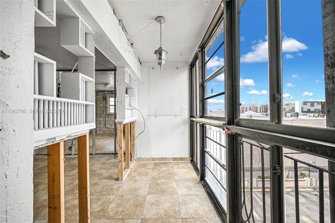 Под контрактом: $170,000 (2 спален, 1 ванн, 748 Квадратных фут)