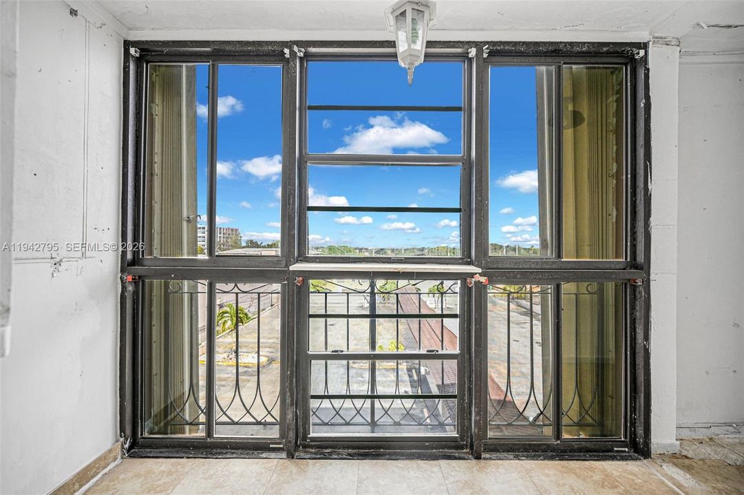 Под контрактом: $170,000 (2 спален, 1 ванн, 748 Квадратных фут)