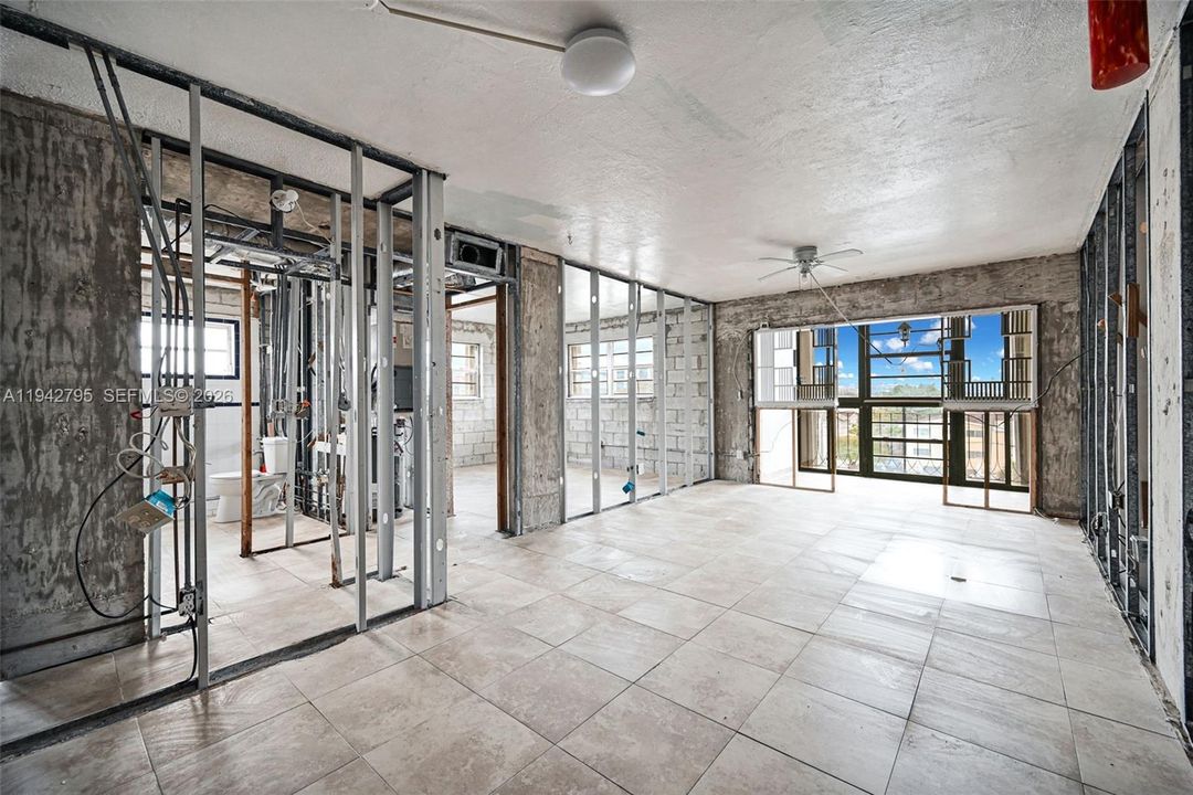 Под контрактом: $170,000 (2 спален, 1 ванн, 748 Квадратных фут)