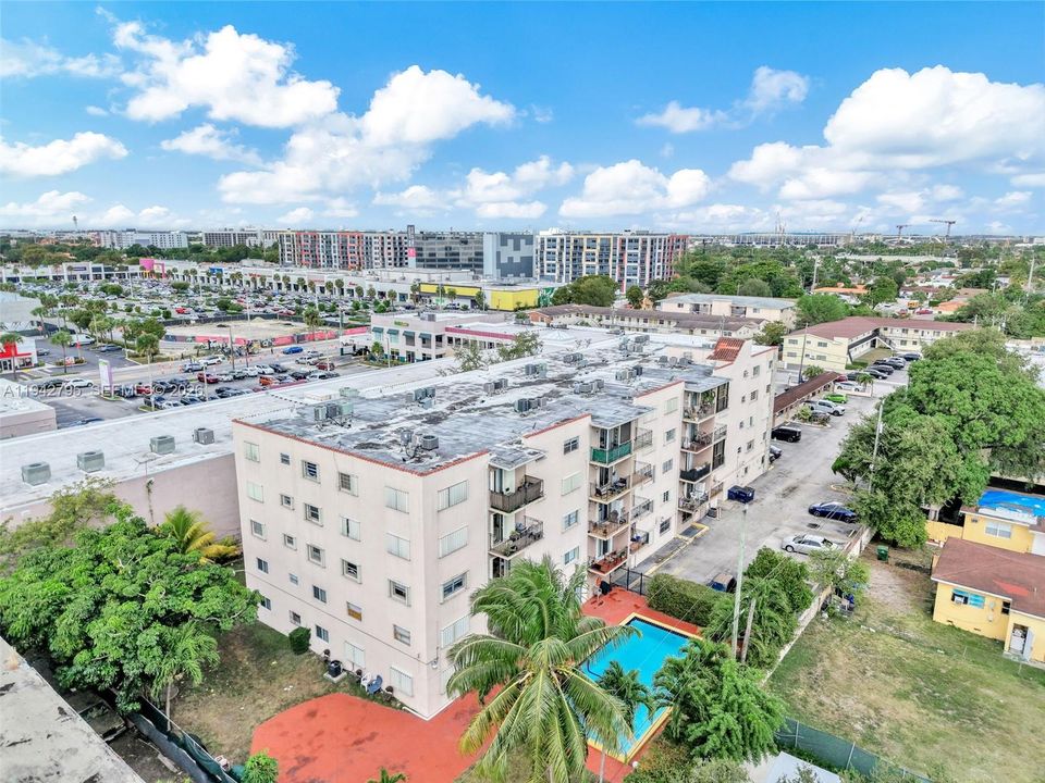 Под контрактом: $170,000 (2 спален, 1 ванн, 748 Квадратных фут)