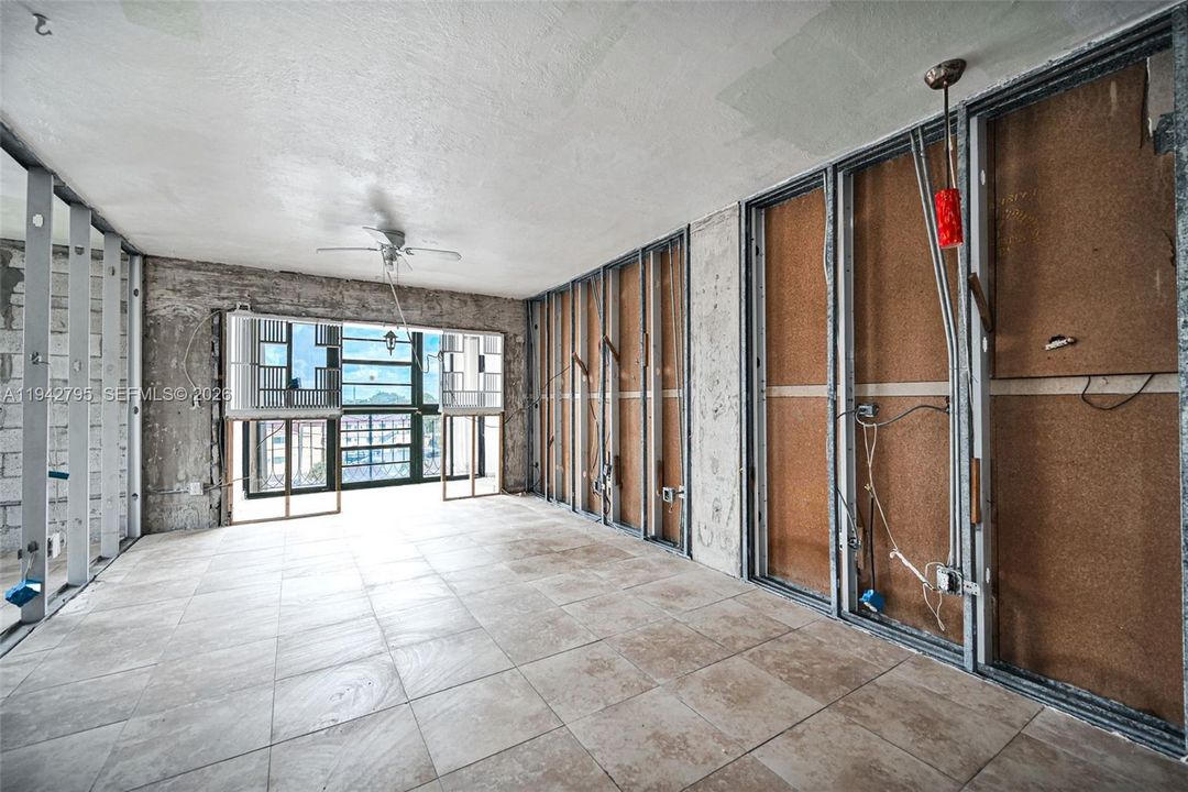 Под контрактом: $170,000 (2 спален, 1 ванн, 748 Квадратных фут)