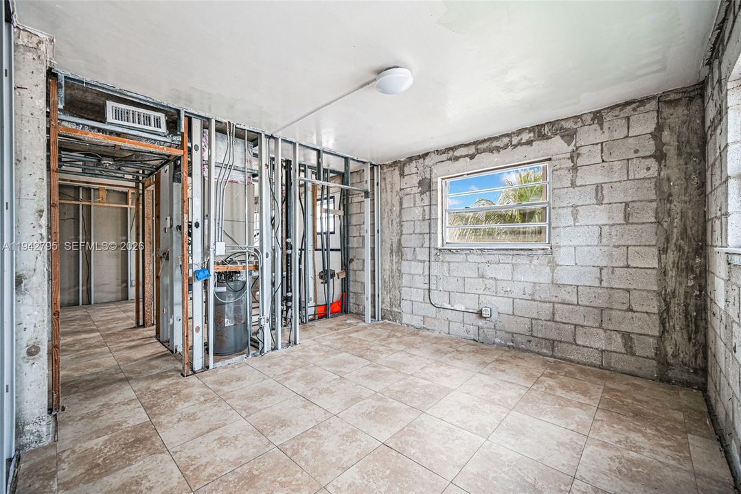 Под контрактом: $170,000 (2 спален, 1 ванн, 748 Квадратных фут)