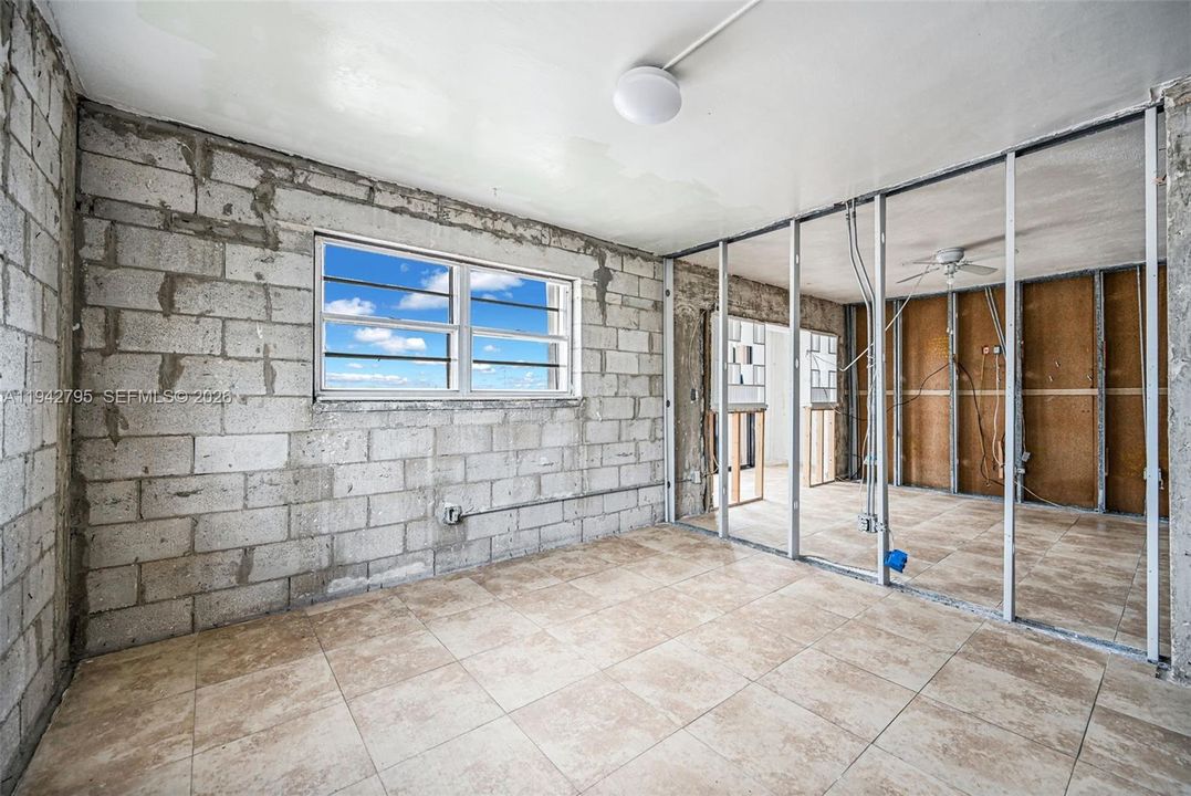 Под контрактом: $170,000 (2 спален, 1 ванн, 748 Квадратных фут)