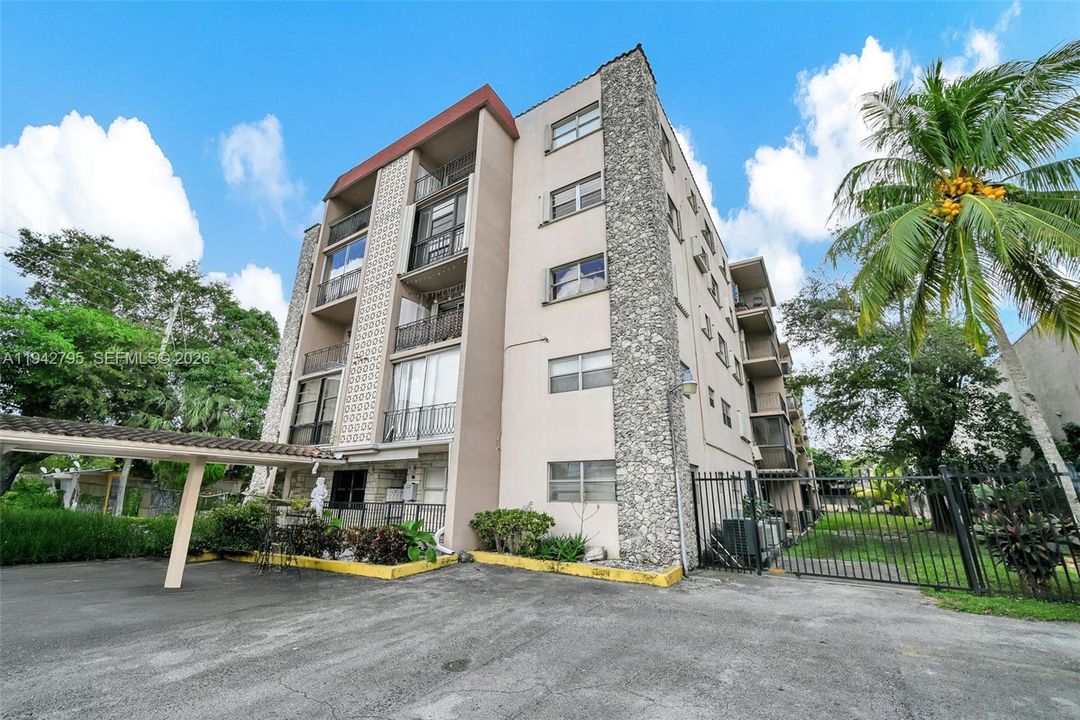 Под контрактом: $170,000 (2 спален, 1 ванн, 748 Квадратных фут)