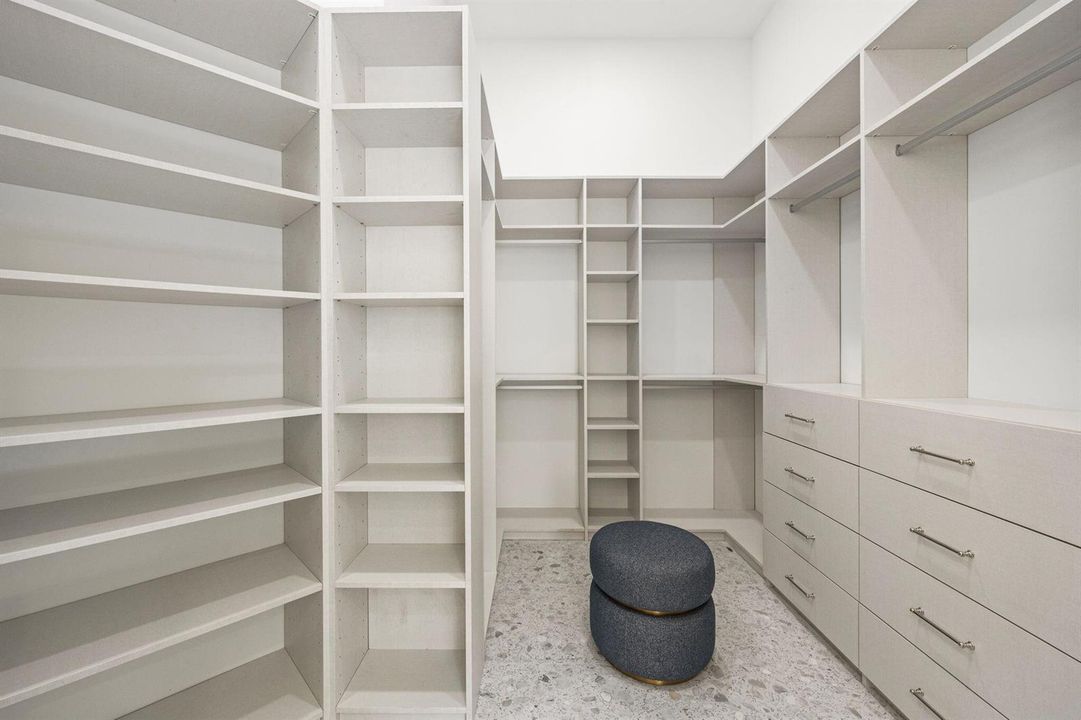PrimaryCloset