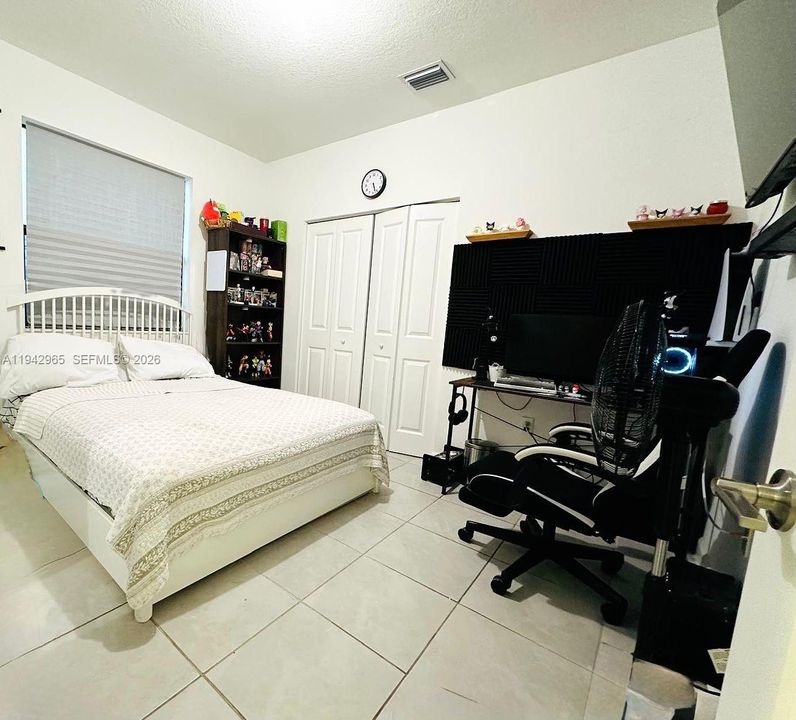 For Sale: $750,000 (3 beds, 3 baths, 1904 Square Feet)