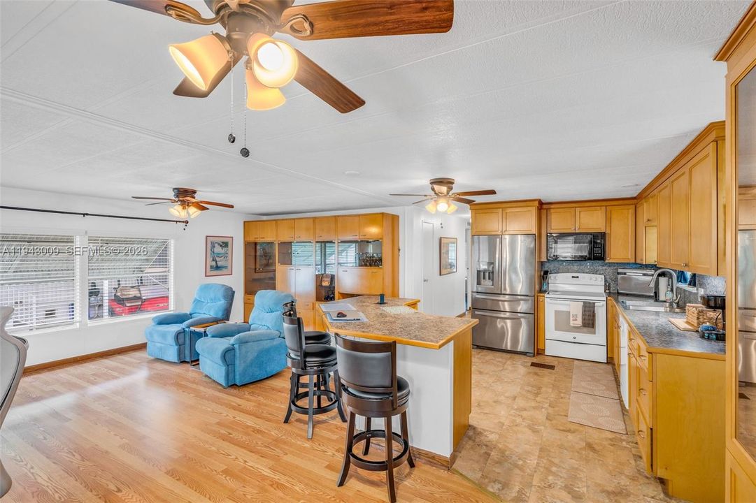 На продажу: $499,000 (2 спален, 2 ванн, 0 Квадратных фут)