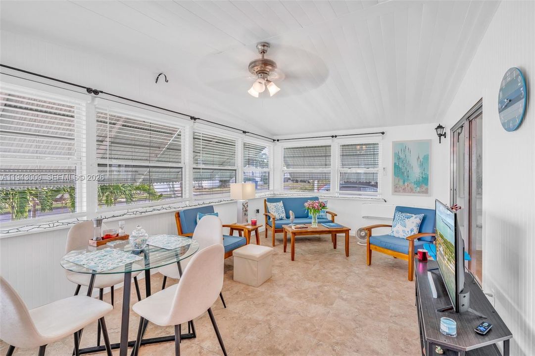 На продажу: $499,000 (2 спален, 2 ванн, 0 Квадратных фут)