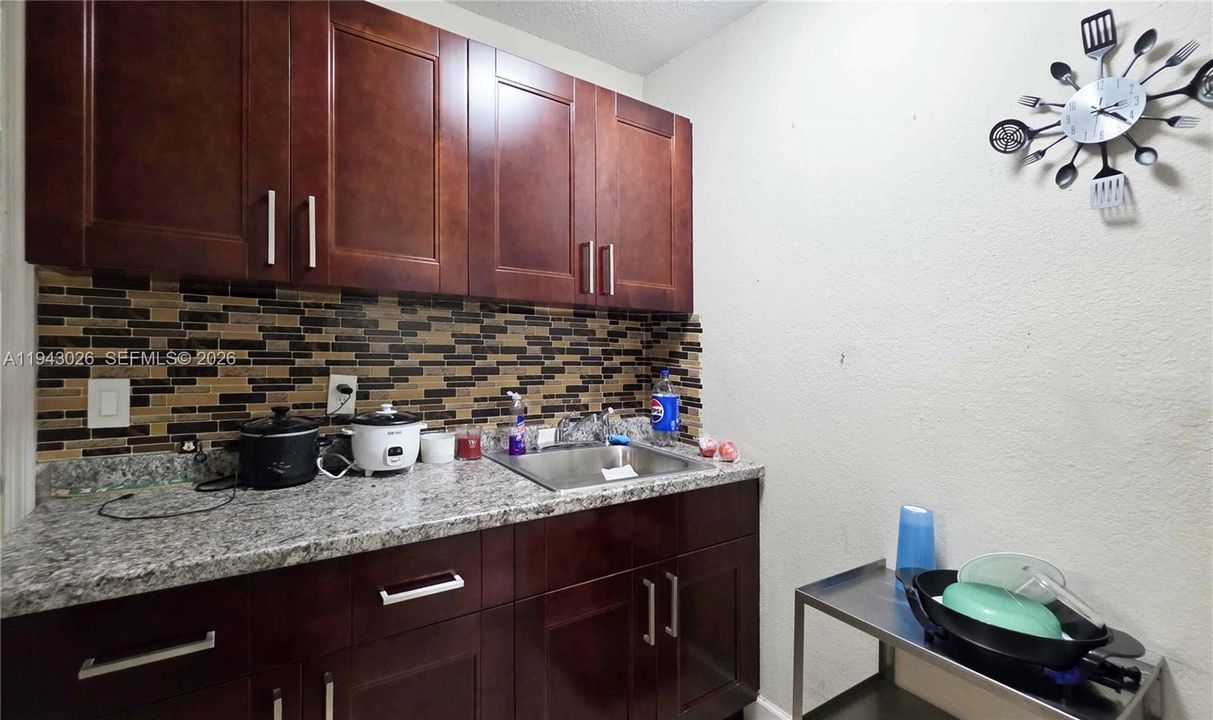 На продажу: $385,000 (4 спален, 3 ванн, 1566 Квадратных фут)