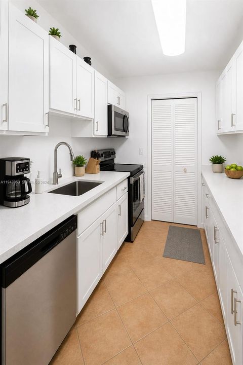 For Sale: $294,900 (2 beds, 2 baths, 1106 Square Feet)