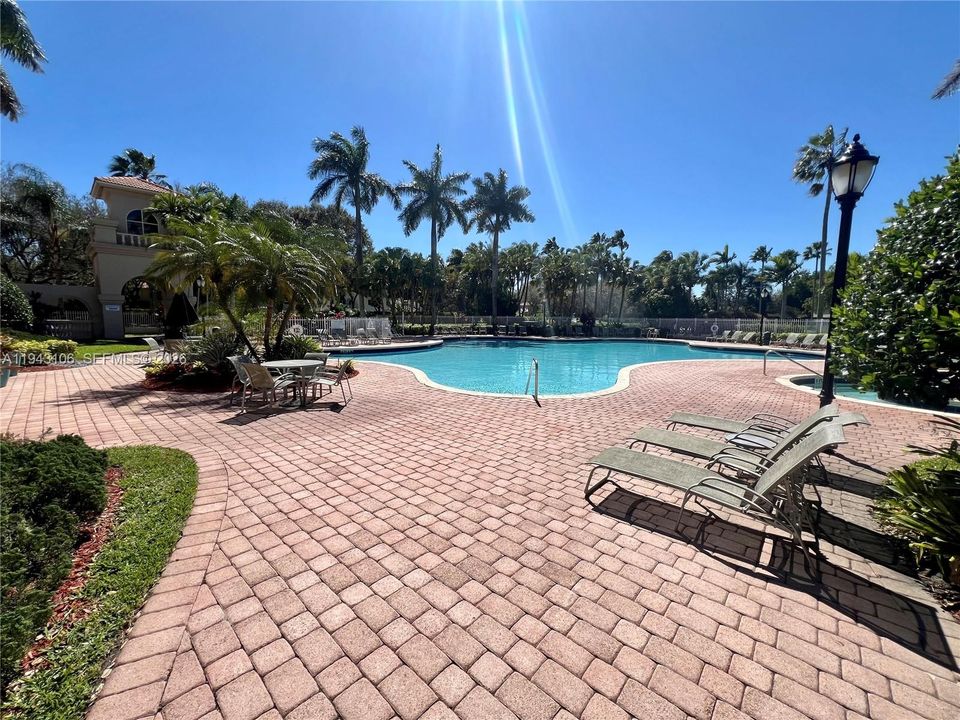 Active With Contract: $999,000 (3 beds, 2 baths, 2087 Square Feet)