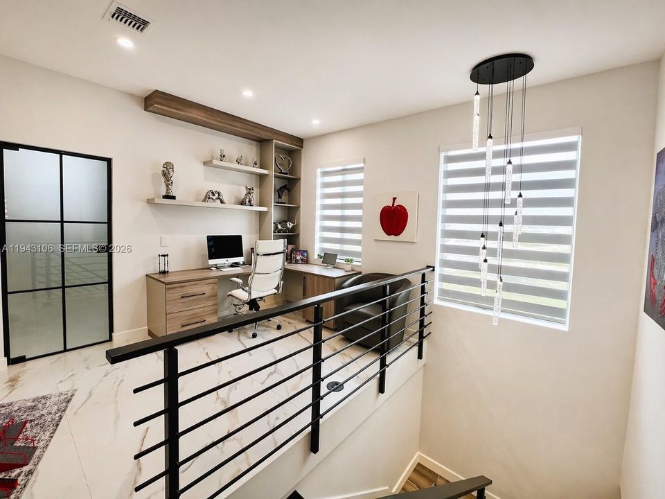 Active With Contract: $999,000 (3 beds, 2 baths, 2087 Square Feet)