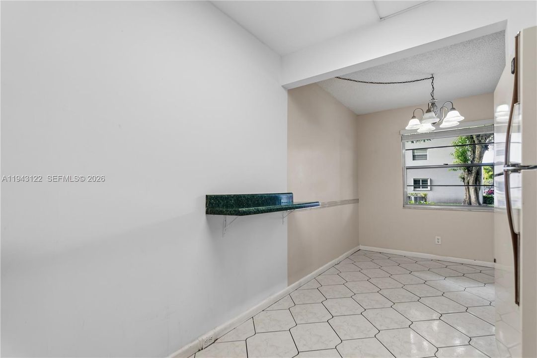 Под контрактом: $145,000 (2 спален, 2 ванн, 1044 Квадратных фут)