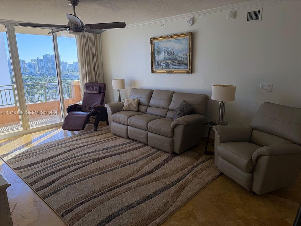 En Venta: $780,000 (2 camas, 2 baños, 1260 Pies cuadrados)