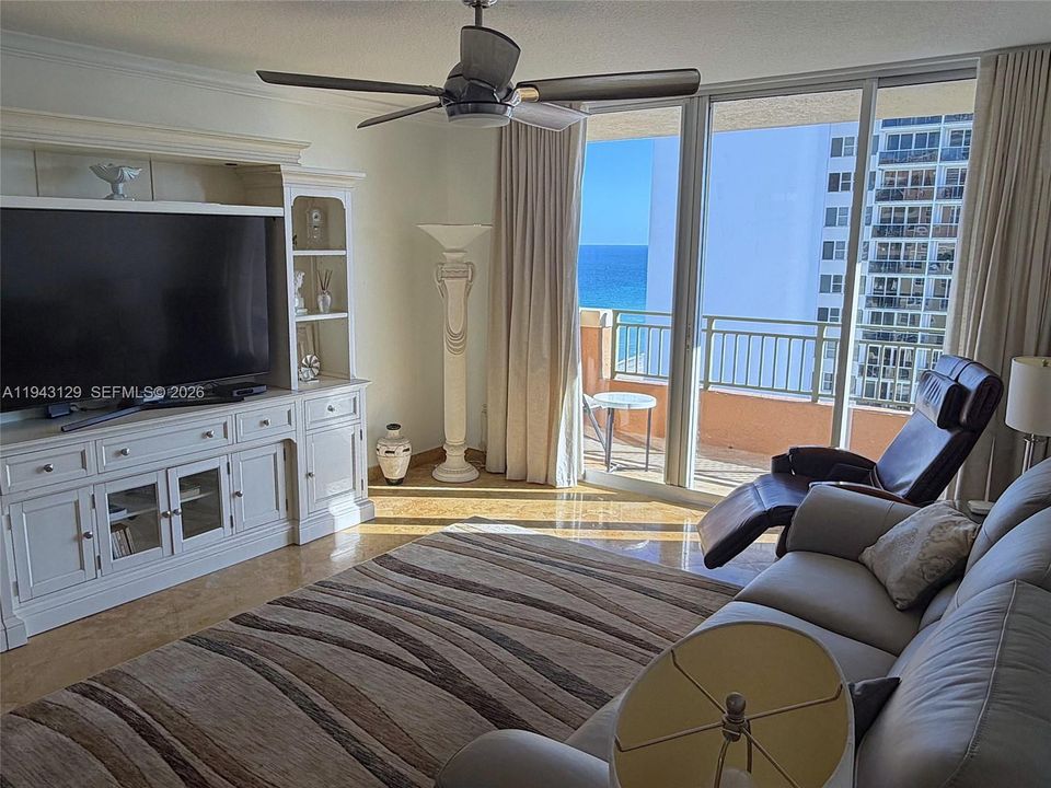 En Venta: $780,000 (2 camas, 2 baños, 1260 Pies cuadrados)