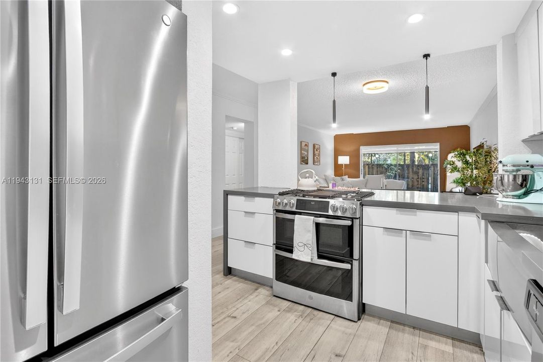 Недавно продано: $340,000 (2 спален, 2 ванн, 1056 Квадратных фут)