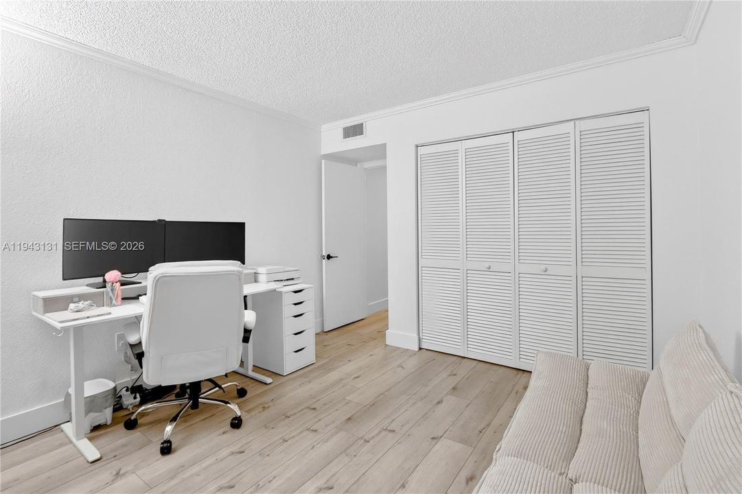 Недавно продано: $340,000 (2 спален, 2 ванн, 1056 Квадратных фут)