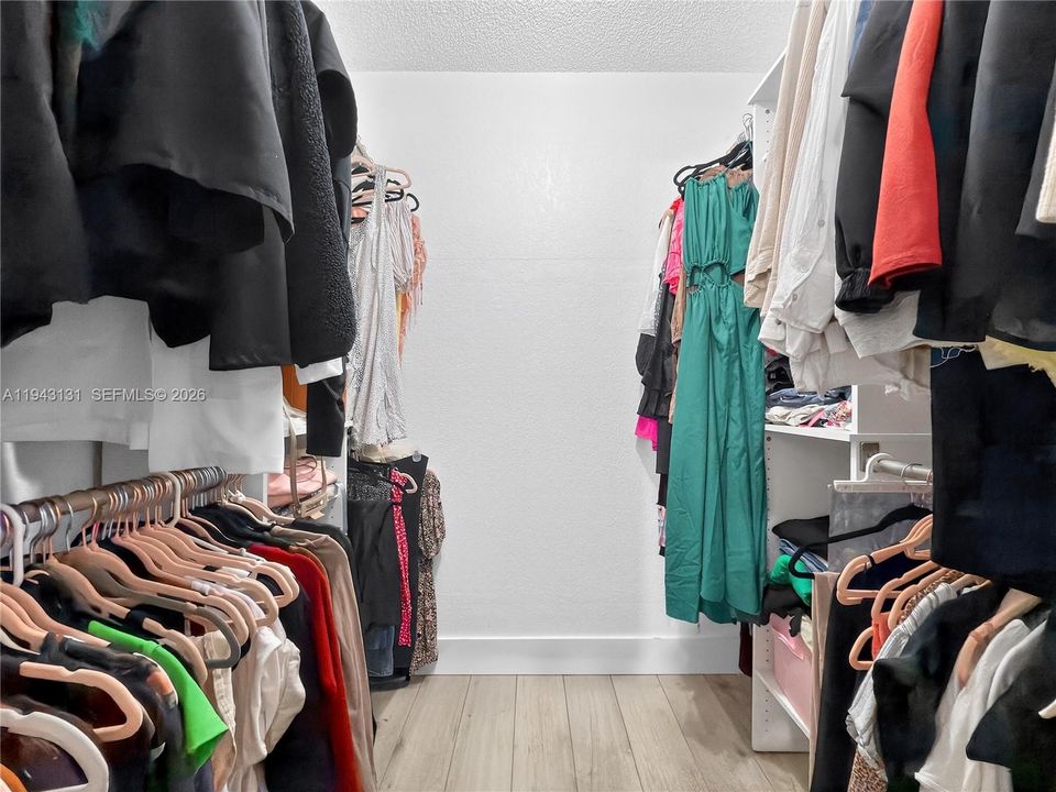 Недавно продано: $340,000 (2 спален, 2 ванн, 1056 Квадратных фут)