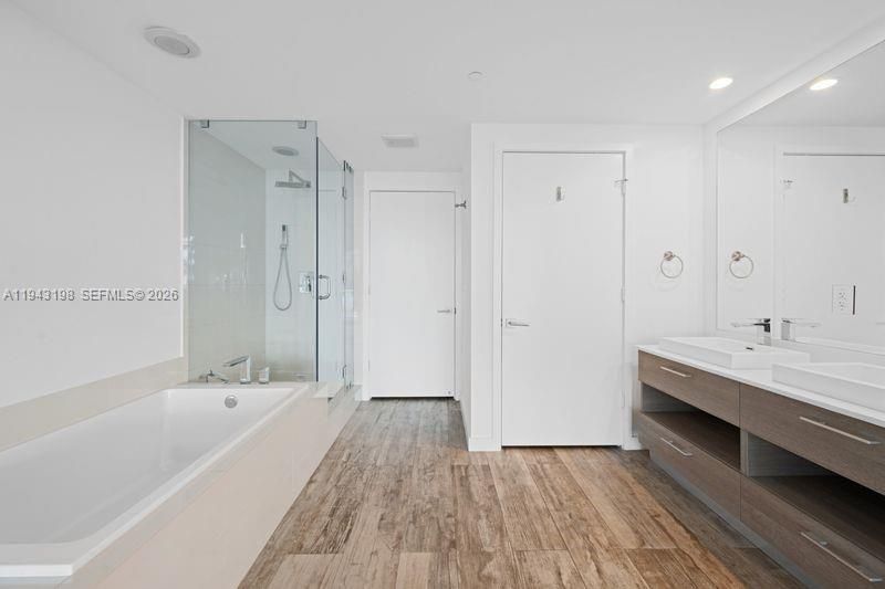 En Venta: $798,000 (2 camas, 3 baños, 1175 Pies cuadrados)