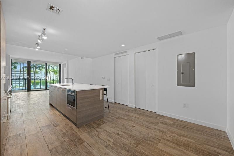 En Venta: $798,000 (2 camas, 3 baños, 1175 Pies cuadrados)