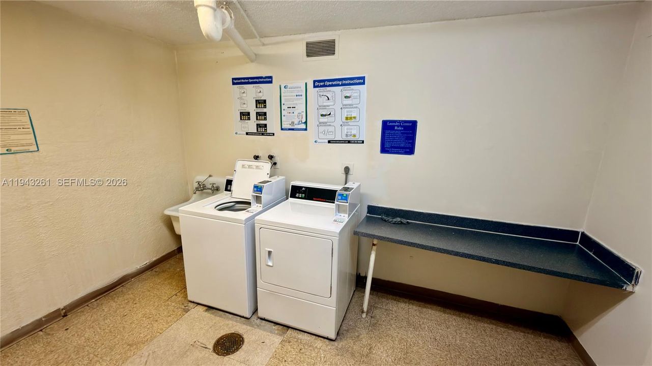 For Sale: $175,000 (1 beds, 1 baths, 870 Square Feet)