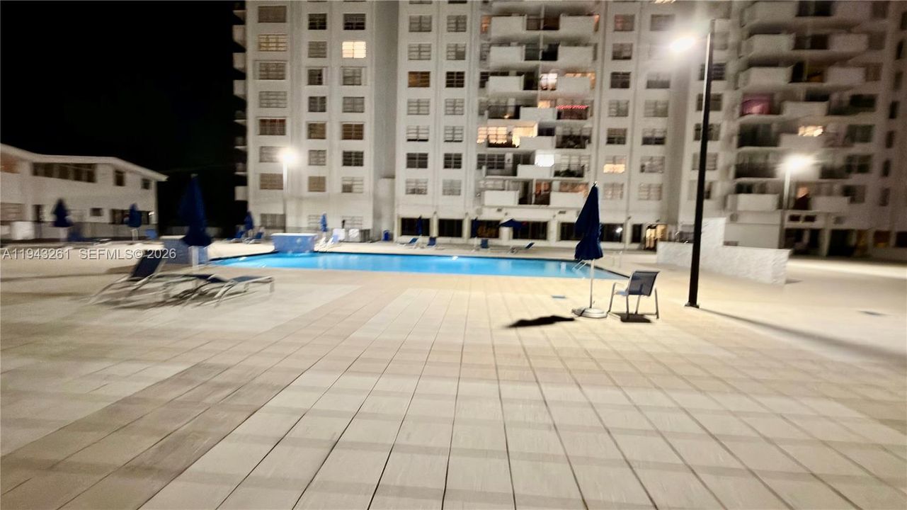 For Sale: $175,000 (1 beds, 1 baths, 870 Square Feet)