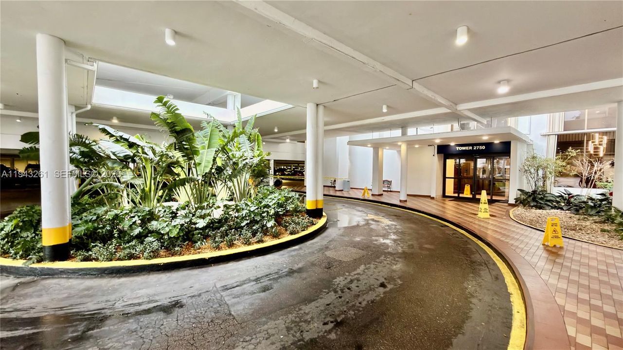 For Sale: $175,000 (1 beds, 1 baths, 870 Square Feet)