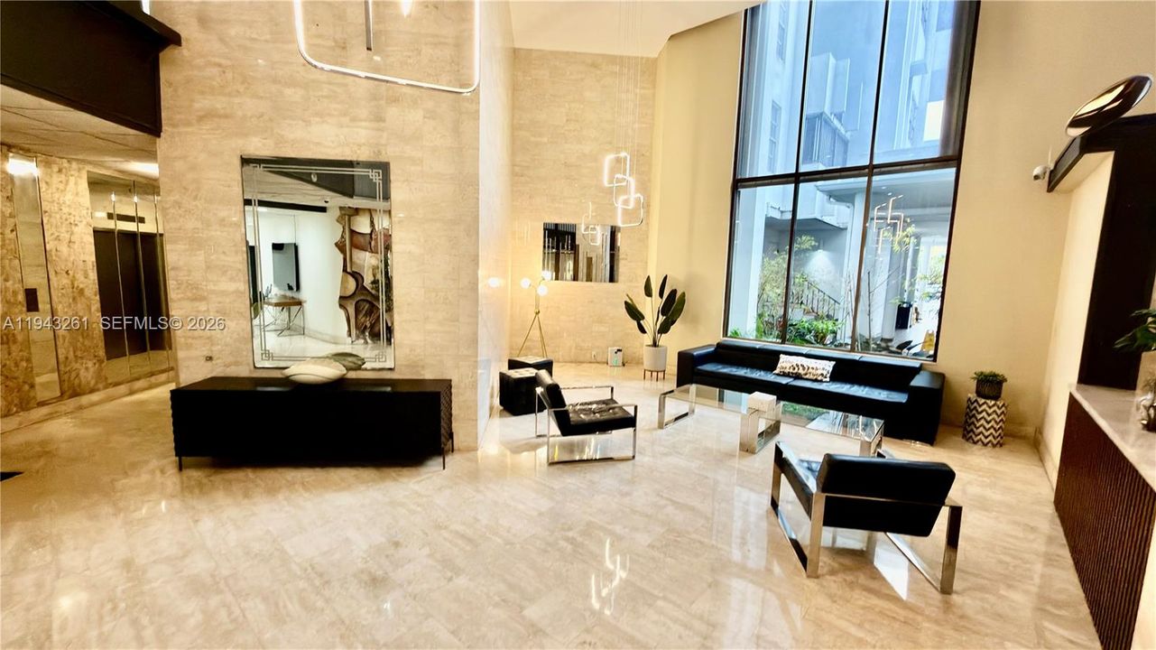 For Sale: $175,000 (1 beds, 1 baths, 870 Square Feet)
