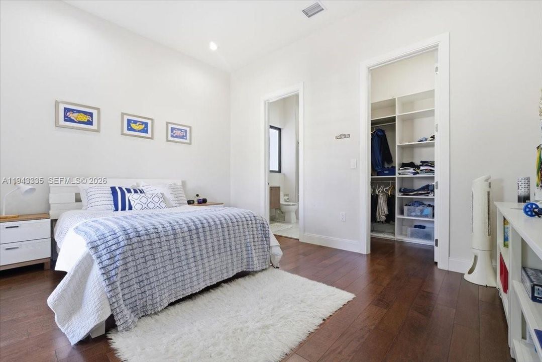2nd bed in-suite