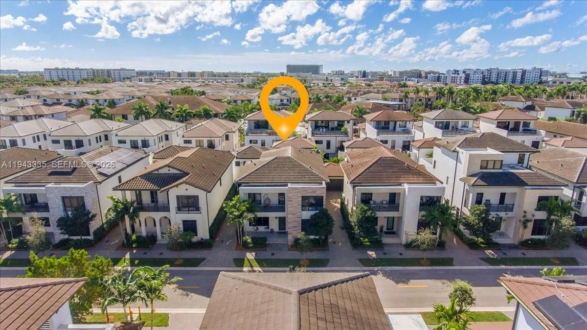 Vendido Recientemente: $2,100,000 (5 camas, 4 baños, 4444 Pies cuadrados)