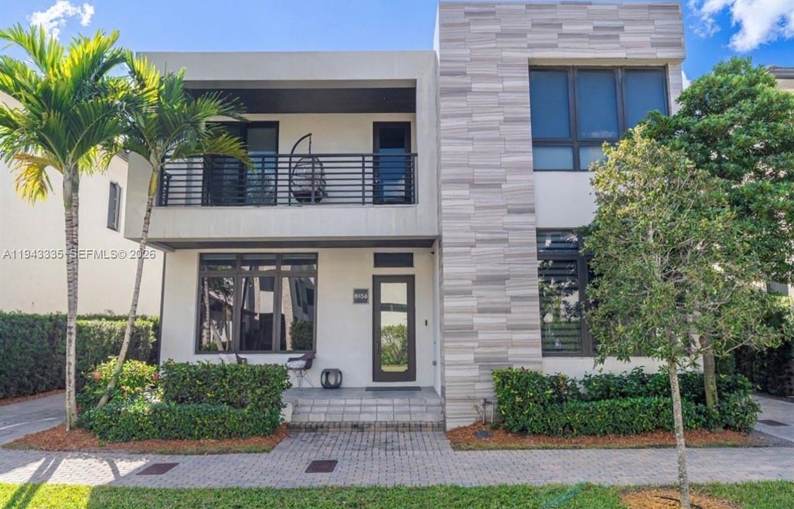Vendido Recientemente: $2,100,000 (5 camas, 4 baños, 4444 Pies cuadrados)