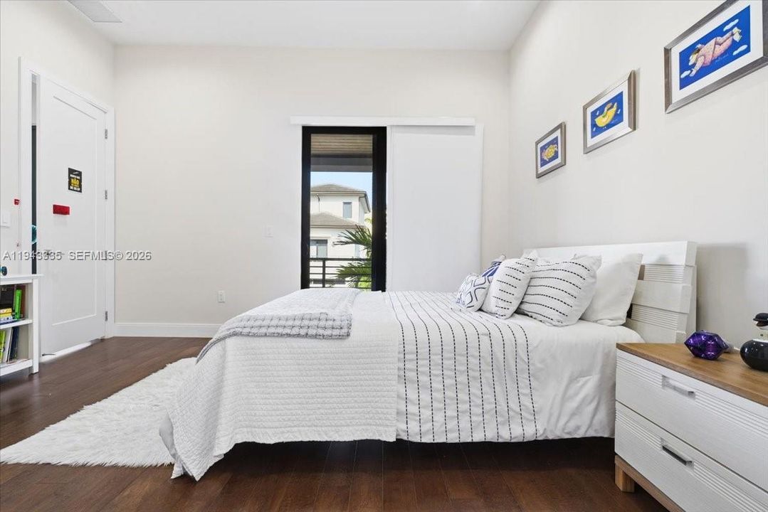 2nd bed in-suite