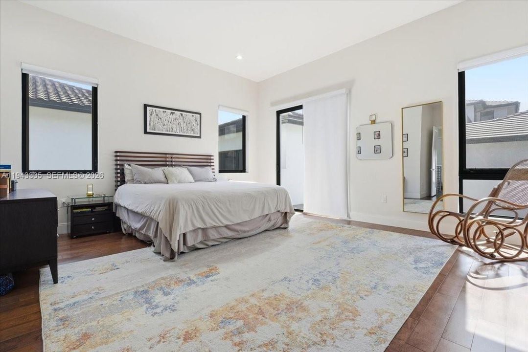 Vendido Recientemente: $2,100,000 (5 camas, 4 baños, 4444 Pies cuadrados)