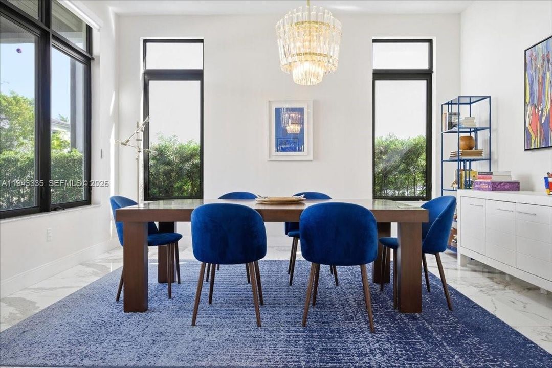 Vendido Recientemente: $2,100,000 (5 camas, 4 baños, 4444 Pies cuadrados)