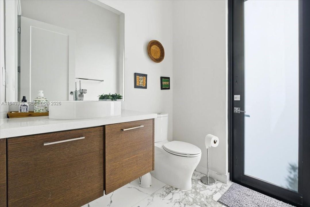 Half bath at the 1st floor
